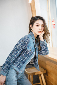 坐在又大又硬的上面写作业做作文
